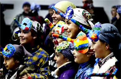 Surrandien konpartsarekin bat egitera deitu dute Kriskitin, Txoritxu-Alai eta Tronperrik