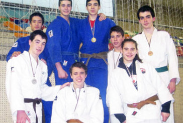 Los judokas cadetes María Bazán, Mikel Carretas y Eneko Díez, campeones de Bizkaia