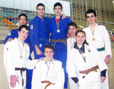 Los judokas cadetes María Bazán, Mikel Carretas y Eneko Díez, campeones de Bizkaia