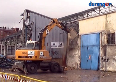 Comienza el derribo de las cocheras de Euskotren