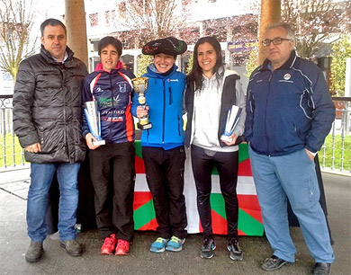 Lourdes Oiartzabal y Aitor Regillaga se imponen en el duatlón de Amorebieta