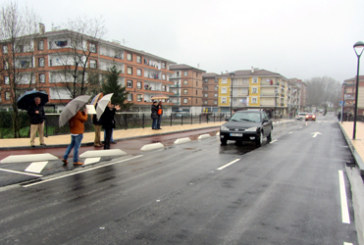 Un nuevo vial enlaza San Pío X e Ibarra para liberar de tráfico el casco urbano de Elorrio