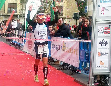 Gurutze Frades se impuso con autoridad en el triatlón de Castro Urdiales