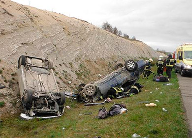 Una mujer y dos menores de Berriz, heridos en un accidente en la A-1 en Álava