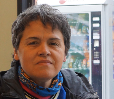 “Zirika eta ironia egoeraren beltzari itzuli onargarria eskaintzeko moldeak dira”