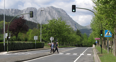 La Diputación instalará tres pasos elevados en San Agustin y entregará el vial a Elorrio