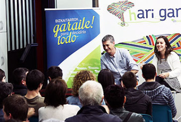 Oscar Matute izan zen Durangoko EH Bilduren bulego berriaren inaugurazioan