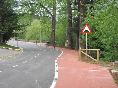 Izurtza culmina su red peatonal hasta el polígono Arbizolea