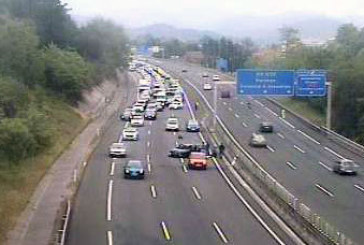 Dos heridos en un accidente en la A-8 que ha provocado graves retenciones esta tarde