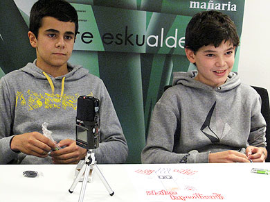 Gorka Rodríguez y Beñat Uriarte, de Jesuitas, ganan el concurso de ‘Clases sin humo’