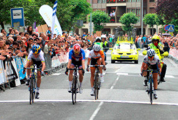 Guarnier gana en una confusa etapa de la Emakumeen Bira