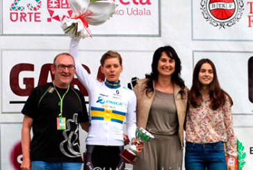 Johansson vence pero no logra restar tiempo a la líder