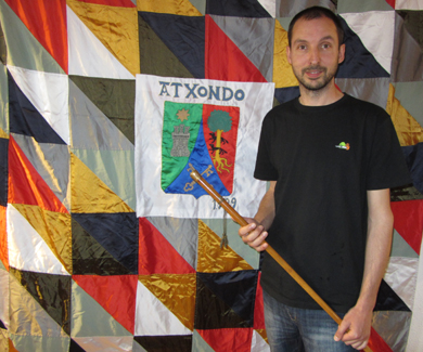 Atxondo suprime las comisiones informativas y el alcalde cobrará 1.700 euros al mes