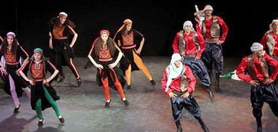 Un grupo de danzas palestino y Tronperri animarán esta noche la hoguera de Herria