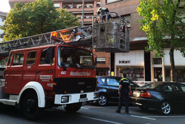 Cae sobre la acera parte de la fachada de un edificio de Fray Juan de Zumarraga