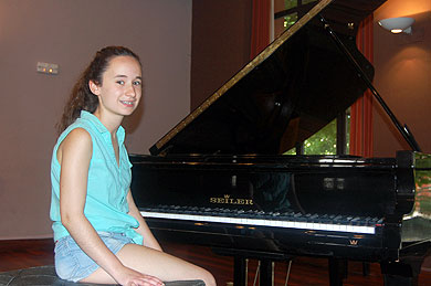 Maite Molina, alumna de piano de Bartolomé Ertzilla, obtiene plaza en Musikene