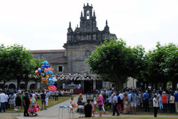 Homenaje a la patrona antes del recital de Los Sabandeños
