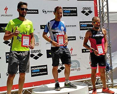 Gorka Bizkarra se lleva el triatlón de Riaza con el Embrunman en mente