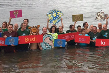 La Diputación de Bizkaia se moja por la esclerosis múltiple