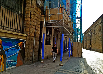 Desalojan un edificio de viviendas en Kanpatorrosteta por un incendio en un bar