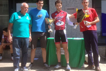 El durangarra Aritz Oleaga gana en Trápaga tras imponerse a sus compañeros de escapada