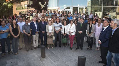 La Diputación se suma a la concentración contra el último asesinato machista en Bizkaia