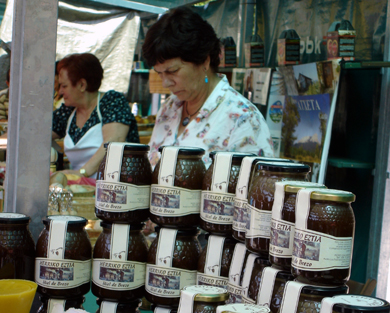 Ia 100 ekoizle izango dira bihar Elorrioko Ferixa Nausian