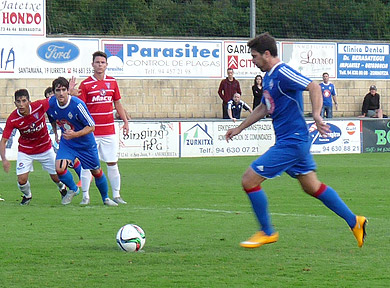 Un penalti ‘a lo Panenka’ de Goiria en el minuto 90 da la primera victoria al Amorebieta