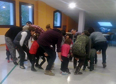 Familia barneko euskarazko harremanak indartzeko programa hasten da gaur