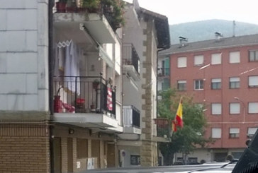 Atxondo iza otra vez la bandera española en el Ayuntamiento