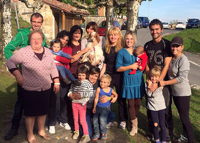 Kim vuelve con su familia