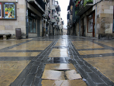 Elorrio estudia reducir el paso de vehículos por todo el casco histórico de la villa