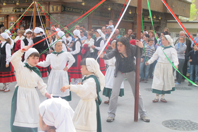 Sei talde izango dira Andra Marin izango den Emakumeak Dantzari agerraldian