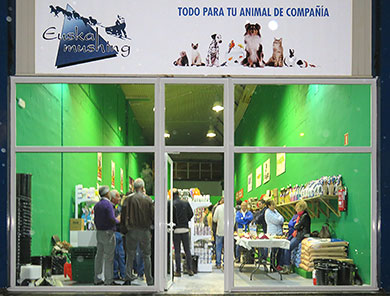 Euskalmushing inaugura su nuevo local de 240m2 para mascotas en Iurreta