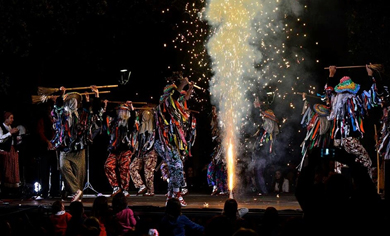 Kriskitineko dantzariek herriko kale eta plazetan erakutsiko dute taldearen errepertorioa