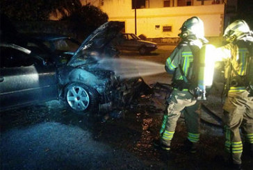 Calcinado un coche en el barrio zornotzarra de Santa Lucía