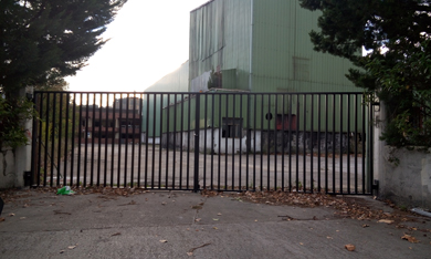 Elorrioko udalak Fytasa galdategi zaharreko sarbidea eta leihoak itxi ditu