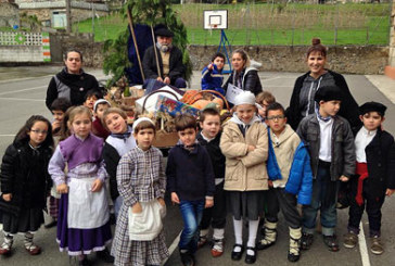 Jaialdia eta Elkartasun kanpaina prestatu dituzte Lourdesko Ama Ikastetxeko Gabonetan