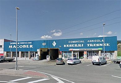 Condenado a dos años por asaltar dos empresas de Berriz con un coche robado