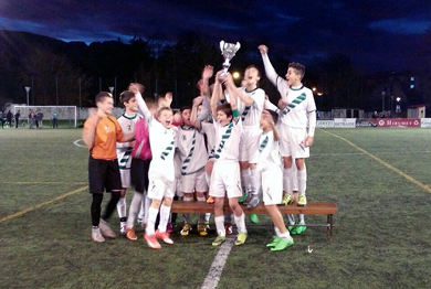 Pamplona y Derio ganan los torneos de fútbol de Elorrio de infantiles y féminas