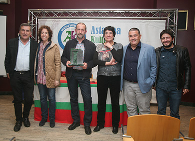 Dendak Bai recibe el Premio Astarloa por su apoyo al comercio local