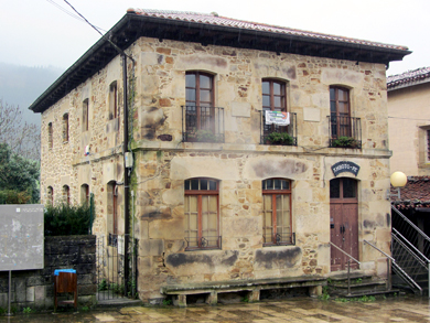 Atxondo ve inminente la recuperación de las antiguas escuelas de Arrazola