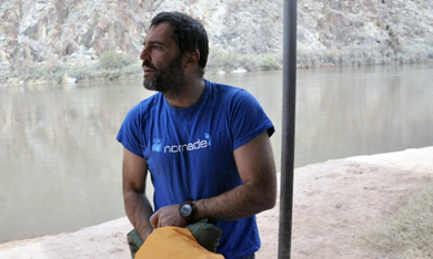 Txus Ruiz de Erentxun abre ‘Mendiak hurbilduz’ con el Cañón Rojo del Melloul