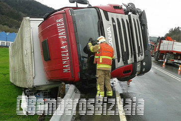 La colisión entre un camión y un turismo obliga a cortar la N-634 entre Iurreta y Amorebieta