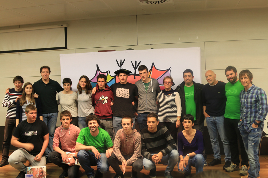 Txaber Altube abadiñarrak Bizkaiko Eskolarteko bertsolarien txapela jantzi du