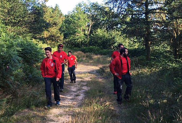 Voluntarios de la Cruz Roja esta tarde en Otxandio dentro del dispositivo de búsqueda.
