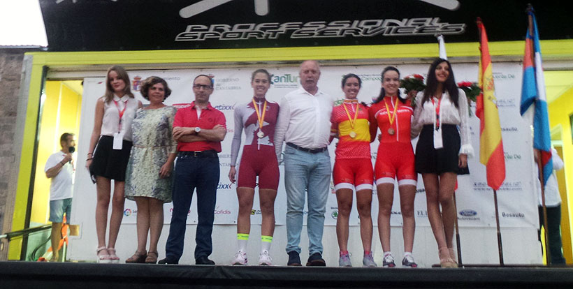 Maialen Aramendia, en el podio del Campeonato de España.