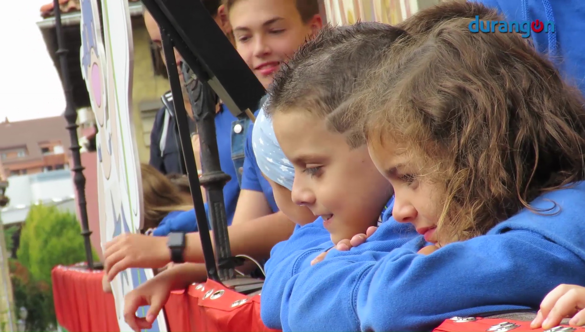 “Este pregón es por los que están, los que no pueden estar y los que viven en una pequeña galaxia”