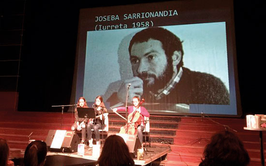 Hitzez-ahotzez-Sarri