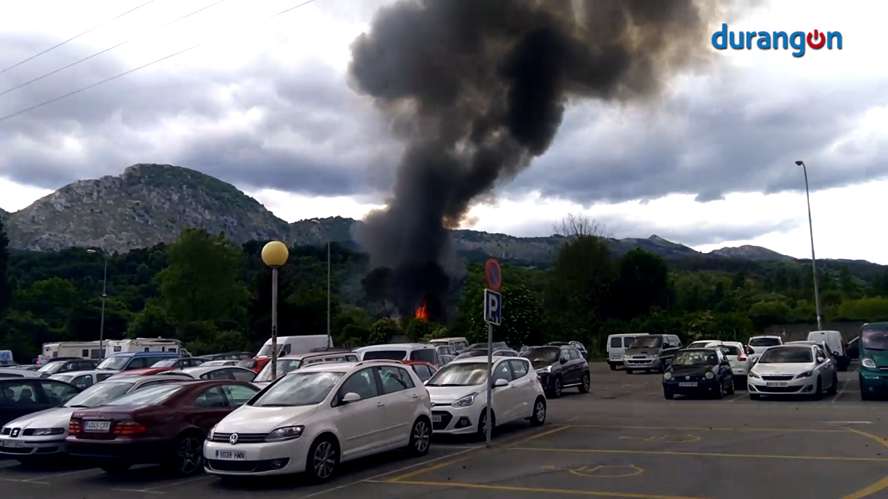 Un hombre resulta herido de gravedad en un incendio en una zona de chabolas en Iurreta